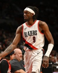 无人问津！场均下降5分+3000万年薪，1亿合同彻底砸开拓者手里