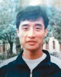 开云体育官方-兴宁一县六国脚之一，1989年世预赛国足主力，广东队后卫张小文