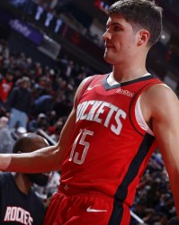 开云体育官方-火箭逆转马刺三连胜！谢泼德末节12分成奇兵 申京20+13+9决胜一投