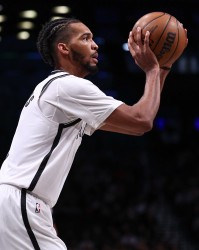 美记：扎伊尔-威廉姆斯放弃了新合同中被动获得的交易否决权