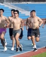 亚泰老将谭龙晒假期加练视频：坚持的意义