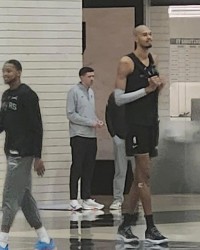 王者的发型！媒体调侃：光头的文班亚马，联盟要大结局了